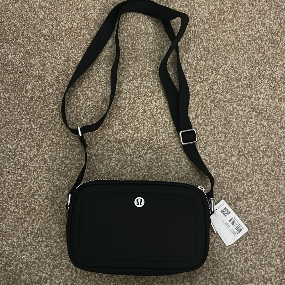 Lulu lemon crossbody camera bag